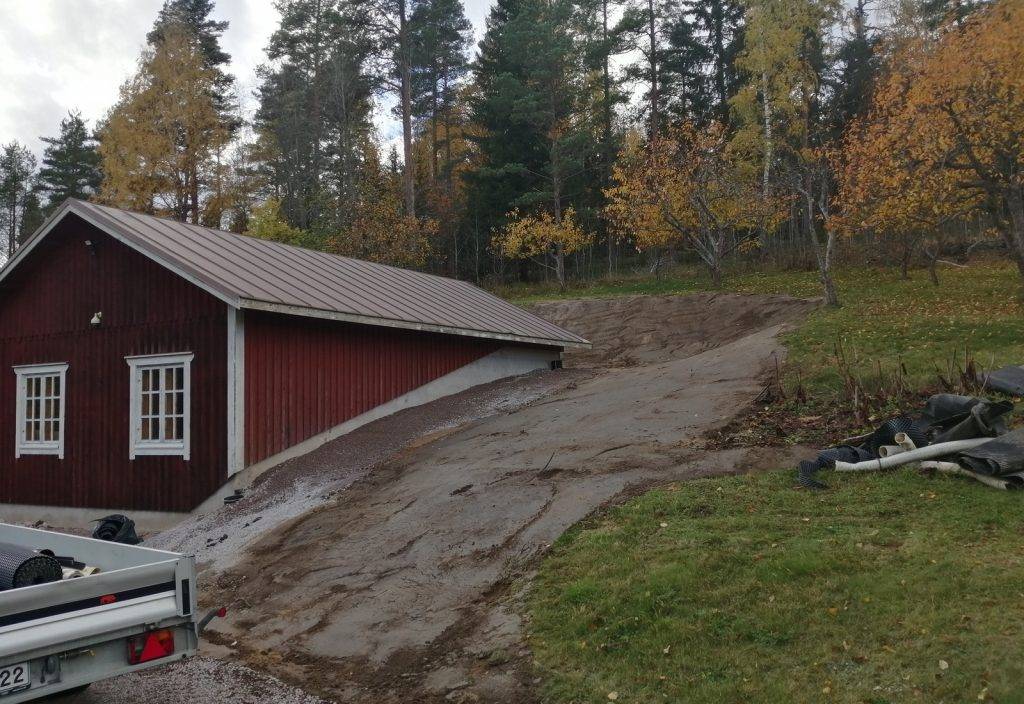 Salaojaremontti loppusuoralla. Fixmedi Oy.